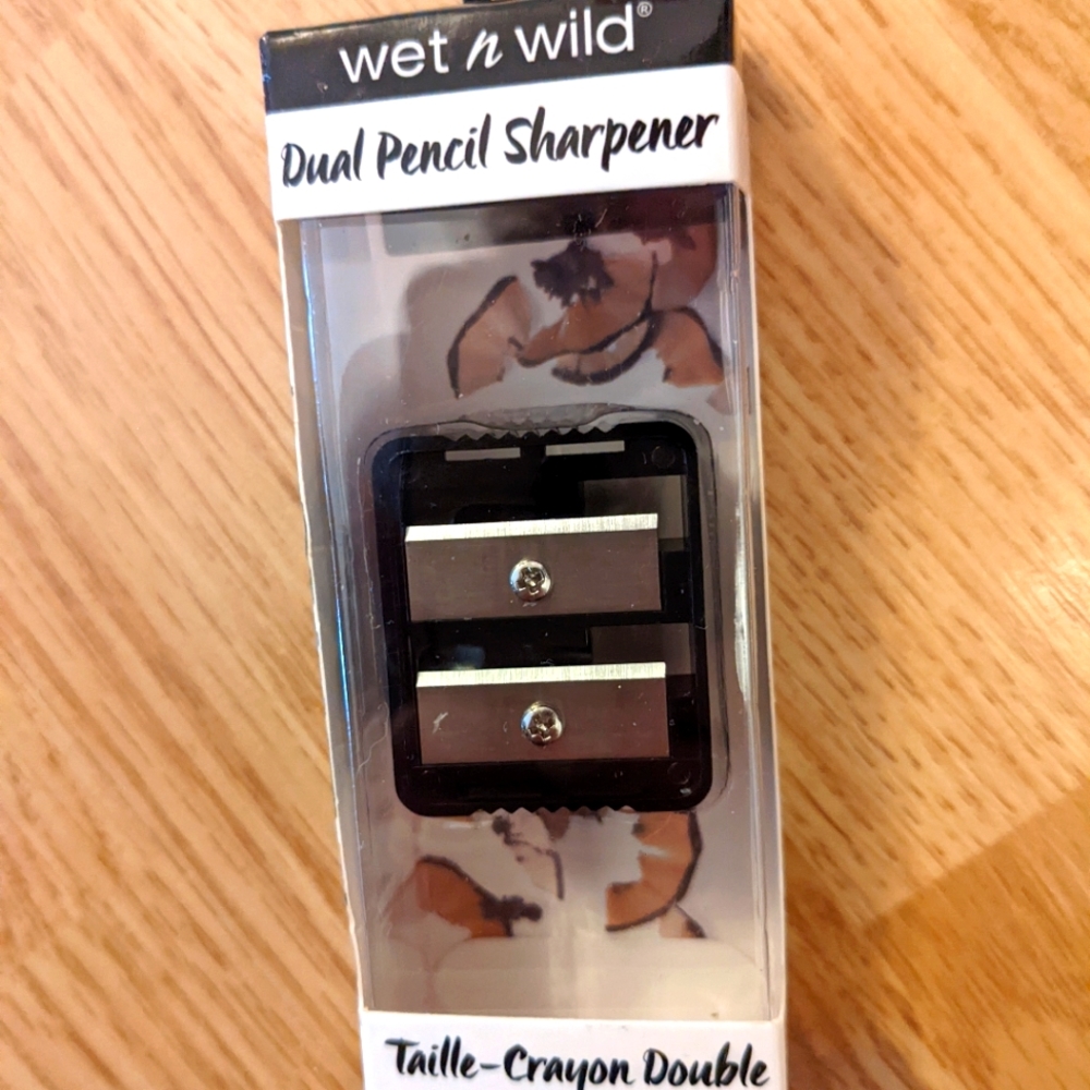 Wet n Wild NIP dual makeup pencil sharpener black